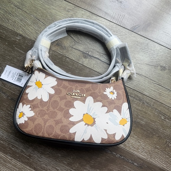 Coach Handbags - Coach Teri Shoulder Bag In Signature Canvas With Floral Print Plus Chain cz586